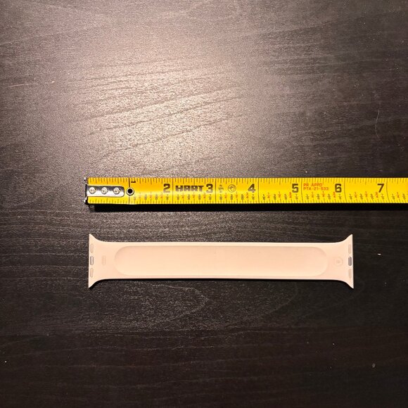 Apple Watch 41mm Solo Loop in starlight size 8